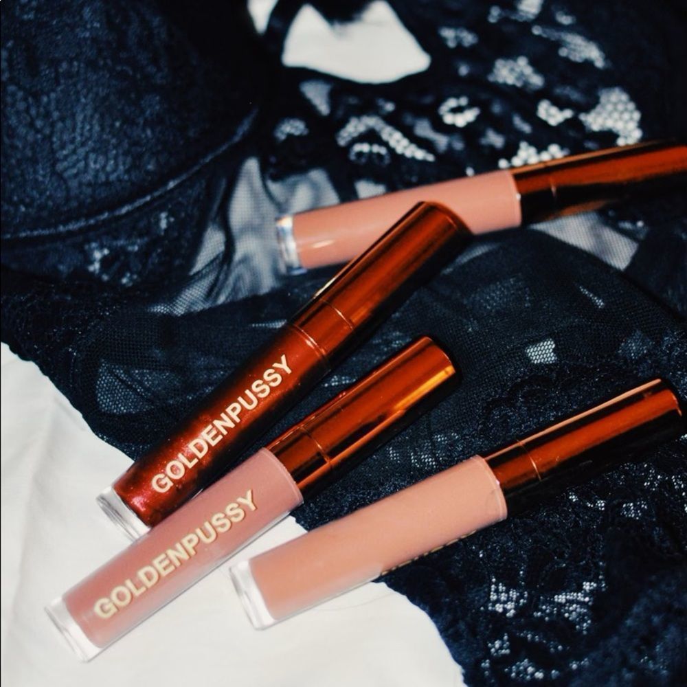 GOLDEN Pussy lip gloss NWT